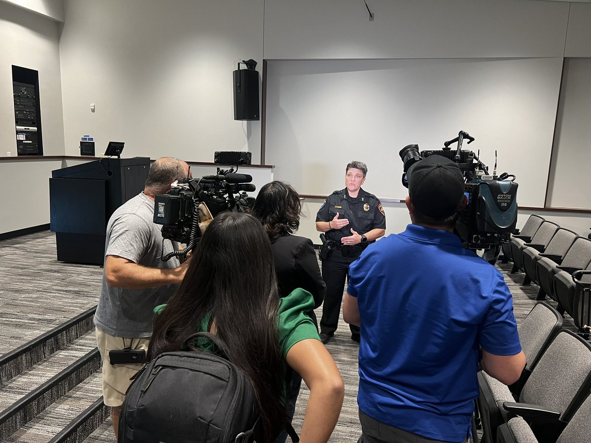 Carissa Kat tweet media