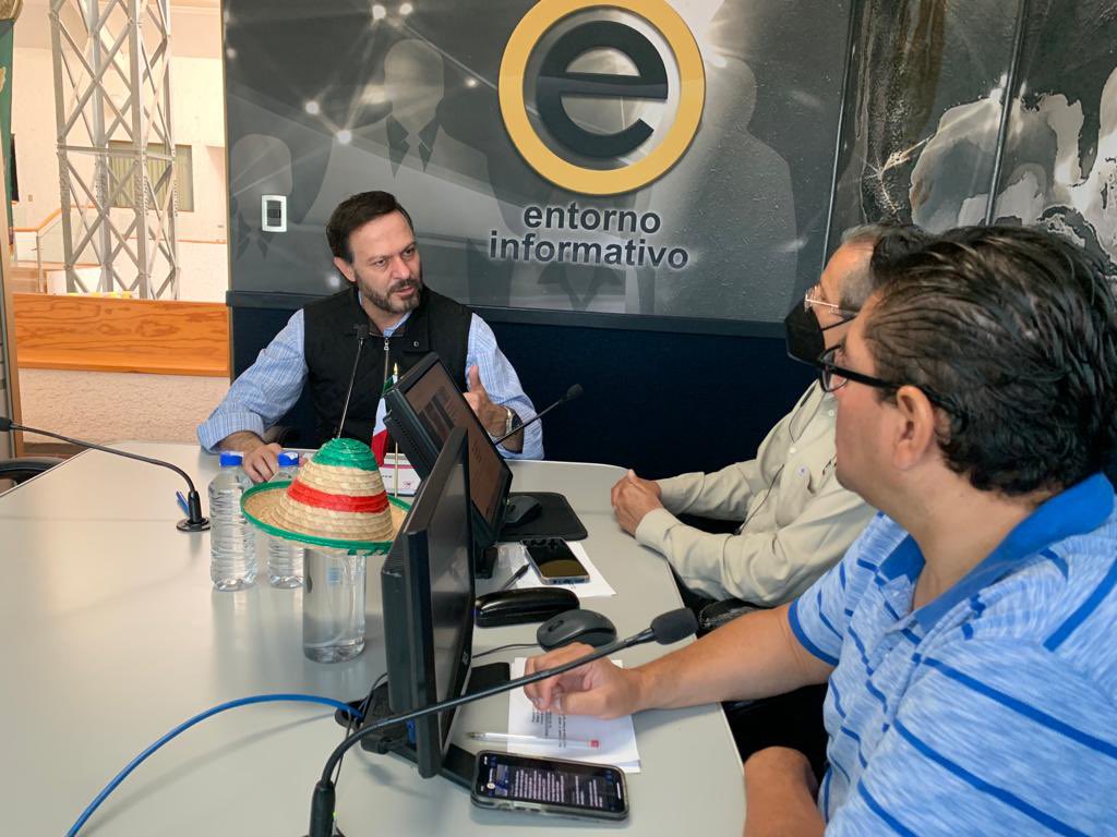 rcastanedat's tweet photo. Muy agradecido con Memo e Israel por el espacio en el importante noticiero de TVR Comunicaciones, para conversar sobre los proyectos del Ing. Javier Mendoza Márquez a través de JUMAPA, para mejorar el servicio de Agua Potable, Alcantarillado, Saneamiento y Reuso a los Celayenses https://t.co/CPomDm8bXA