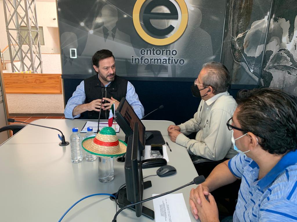 rcastanedat's tweet photo. Muy agradecido con Memo e Israel por el espacio en el importante noticiero de TVR Comunicaciones, para conversar sobre los proyectos del Ing. Javier Mendoza Márquez a través de JUMAPA, para mejorar el servicio de Agua Potable, Alcantarillado, Saneamiento y Reuso a los Celayenses https://t.co/CPomDm8bXA
