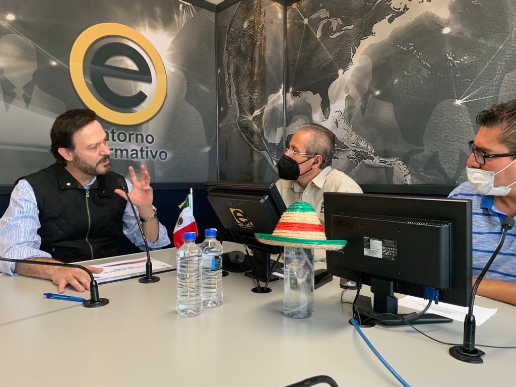 rcastanedat's tweet photo. Muy agradecido con Memo e Israel por el espacio en el importante noticiero de TVR Comunicaciones, para conversar sobre los proyectos del Ing. Javier Mendoza Márquez a través de JUMAPA, para mejorar el servicio de Agua Potable, Alcantarillado, Saneamiento y Reuso a los Celayenses https://t.co/CPomDm8bXA