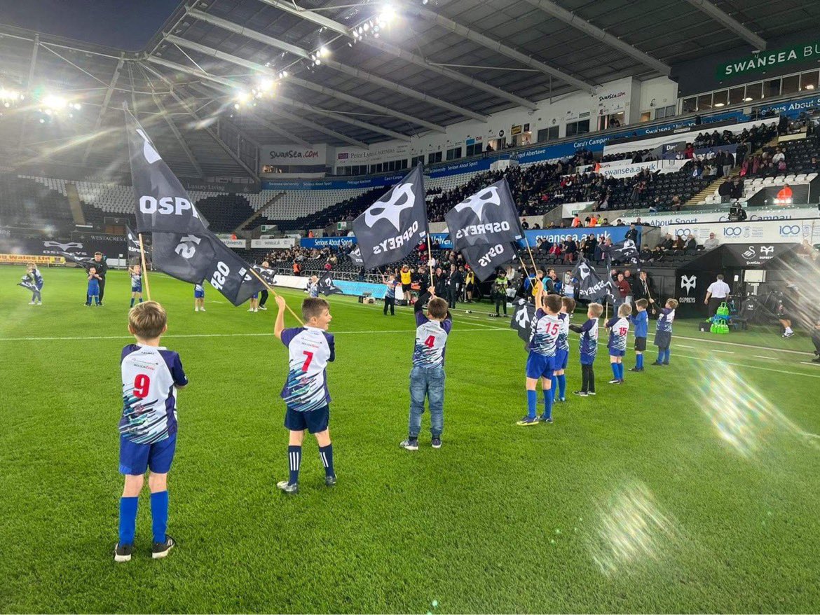 HYC_MJ's tweet photo. Nice to see the Cyw M&amp;Js at the ospreys guard of honour.  #upacyw https://t.co/N5XP15Srfy