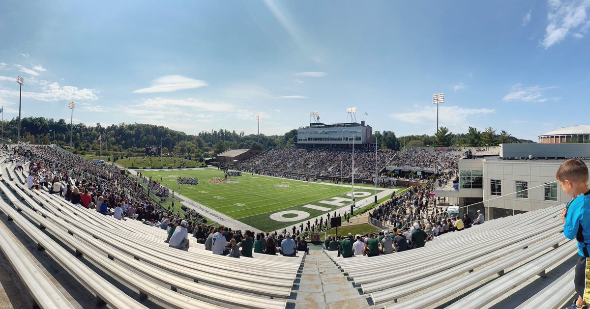 FiveFootPhotog's tweet photo. Stand up and cheer! ππ€ππ€π
Thereβs only ONE Ohio. @ohiou
#ouohyeah #yelllikehell https://t.co/DF8WmAYdiy