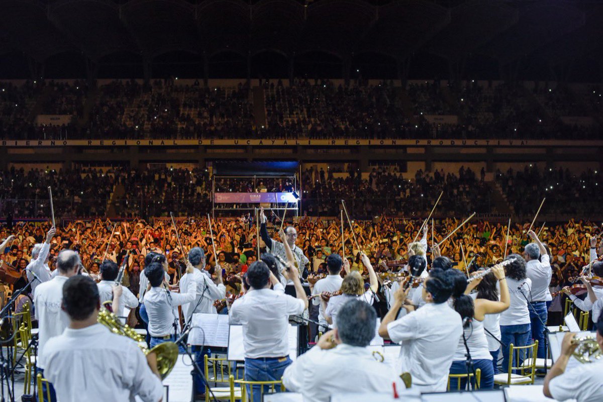 Gpereyrac's tweet photo. ¿Qué pasa cuando la Orquesta Sinfónica Nacional llega, luego de 84 años en deuda, a Pucallpa? Una fiesta. Eso pasa. Hay quienes creen que hay públicos que no van a disfrutar de la música sinfónica fuera de los círculos de siempre https://t.co/jGK3FQXHxP