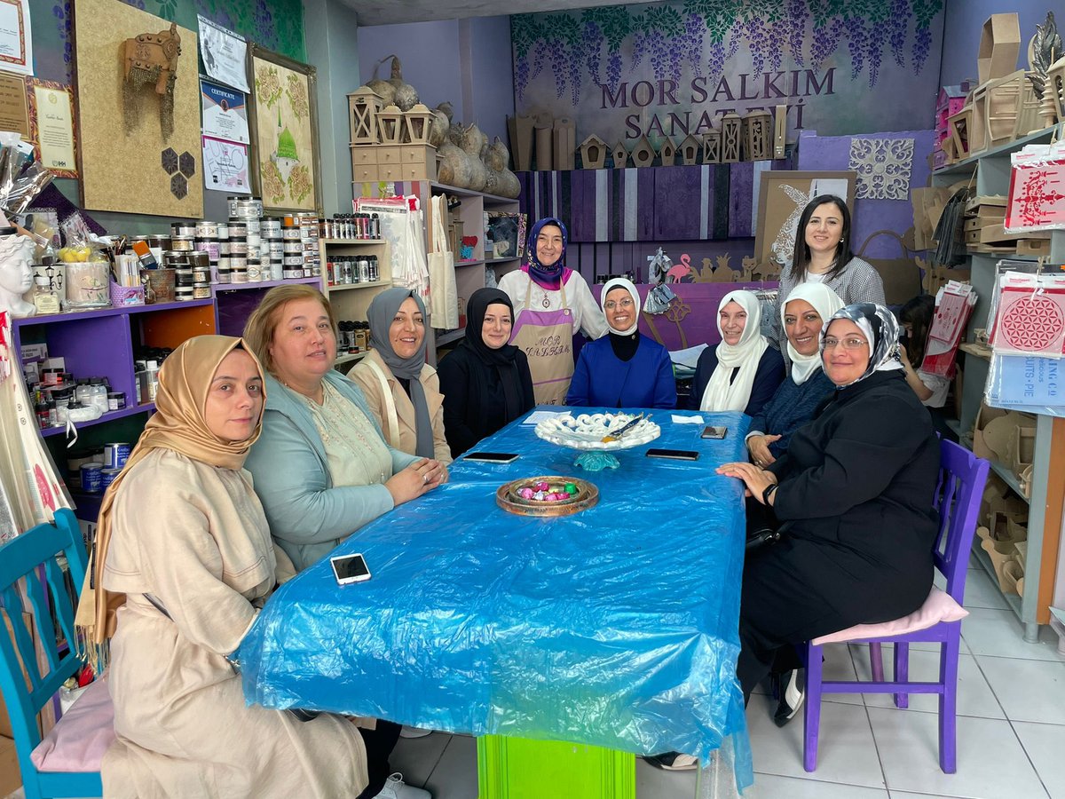 akkadinistanbul's tweet photo. 📍Maltepe 

#YüzYüze100Gün İstanbul'u dinliyoruz.

İstanbul Milletvekilimiz @RavzaKavakci, Maltepe teşkilatımızla birlikte vatandaşlarımızla buluştu.

Büyük Türkiye idealimiz için gece gündüz demeden çalışmaya devam edeceğiz. https://t.co/kVAsQquB5J