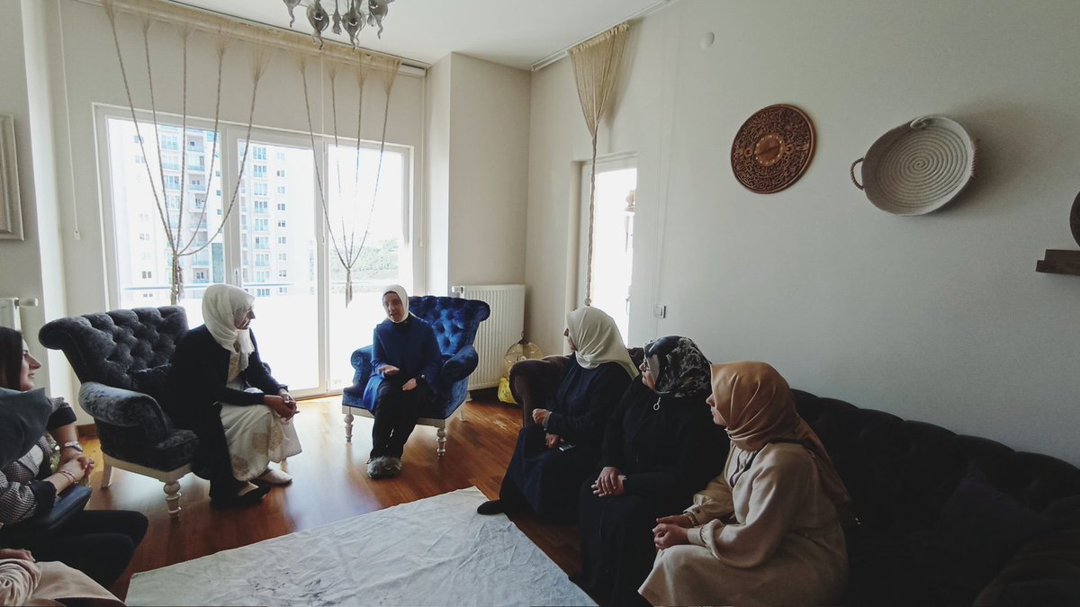 akkadinistanbul's tweet photo. 📍Maltepe 

#YüzYüze100Gün İstanbul'u dinliyoruz.

İstanbul Milletvekilimiz @RavzaKavakci, Maltepe teşkilatımızla birlikte vatandaşlarımızla buluştu.

Büyük Türkiye idealimiz için gece gündüz demeden çalışmaya devam edeceğiz. https://t.co/kVAsQquB5J