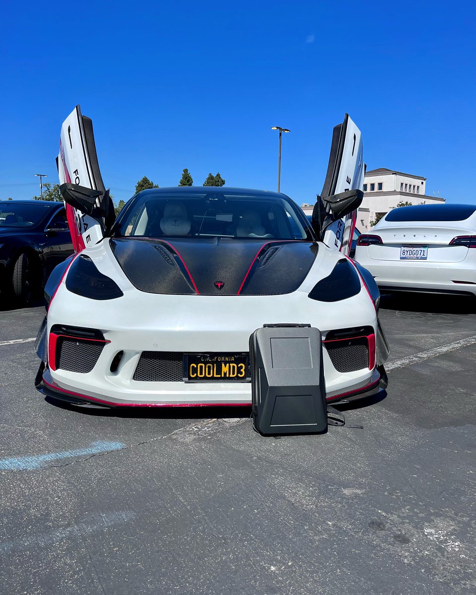 Riz's tweet photo. And when I step up in the building, everybody doors go up! @elonmusk
https://t.co/ibBUlNCcm1
#cyberbackpack #antitheft #backpack #tesla #model3 https://t.co/kapOKDhTty