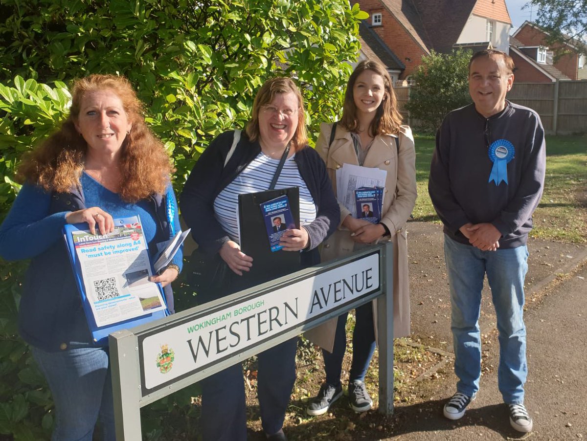 SamanthaLGeorge's tweet photo. Good to be out canvassing in #Sonning and #Warren earlier with Cllr #MichaelFirmager, @AlisonSwaddle @LauraBlumenthal #KeithBaker and #PhilipMay @PMhusband @MCA_Tories. Many conversations on local and National matters - and hopefully not the last of the September sunshine! ๐ https://t.co/qg0EF1zOBv