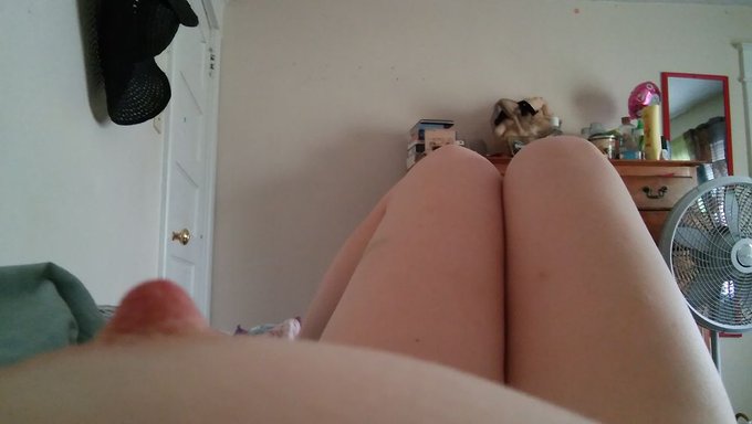 Just a little nip, please?  https://t.co/G8sgBcmnFu https://t.co/aMuwZpjoBa