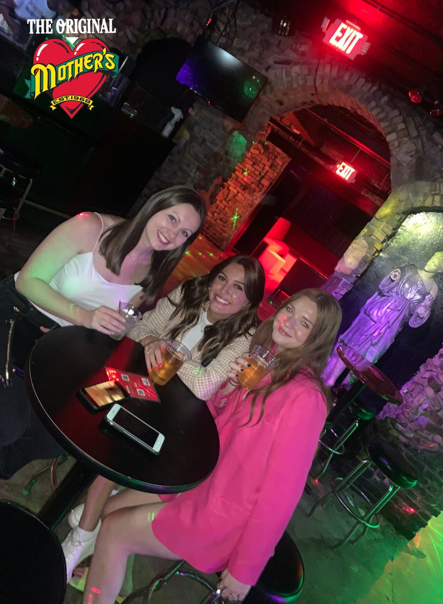 Cheers to Saturday night! Get here early for Happy Hour from 8pm-10pm, nothing beats Half Off drinks in Chicago