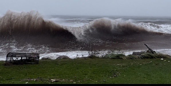 perrydeanne's tweet photo. At the peak of the storm surge in Cap-Lumière New Brunswick. ⁦@KalinMitchelCTV⁩ ⁦@CTVAtlantic⁩ ⁦@KelseyMcEwen⁩ https://t.co/dMJqOs4KkI
