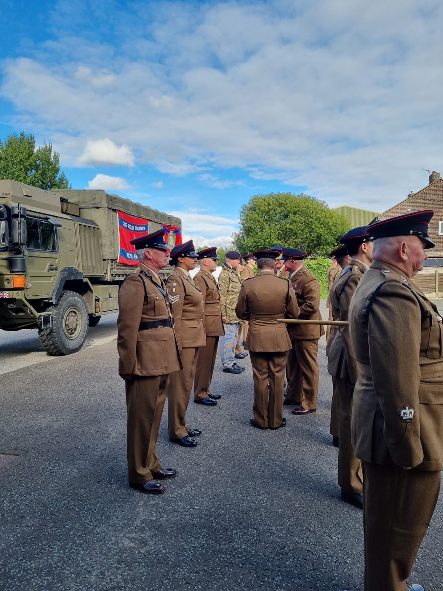 Very proud to have been asked to present Platinum Jubilee Medals to members of 202 Field Squadron, 75 Engineer Regiment today. <a href="/75EngrRegt/">75 Engineer Regiment</a> <a href="/202_OC/">OC 202 RE</a> <a href="/Proud_Sappers/">Corps of Royal Engineers</a>
