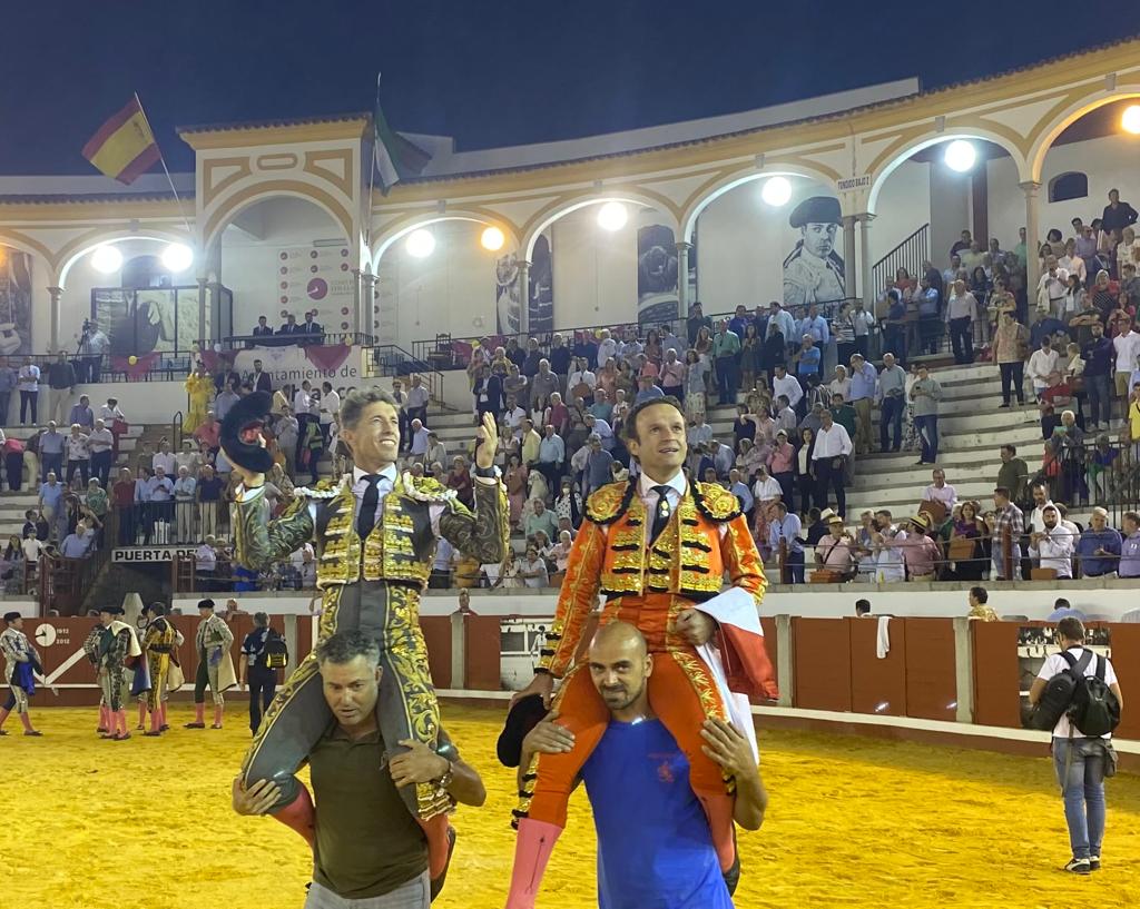 "Rotunda tarde de Ferrera y Escribano en Pozoblanco con una brava corrida de Adolfo". ✍️📸Por Fidel Arroyo
aplausos.es/oreja-para-fer…