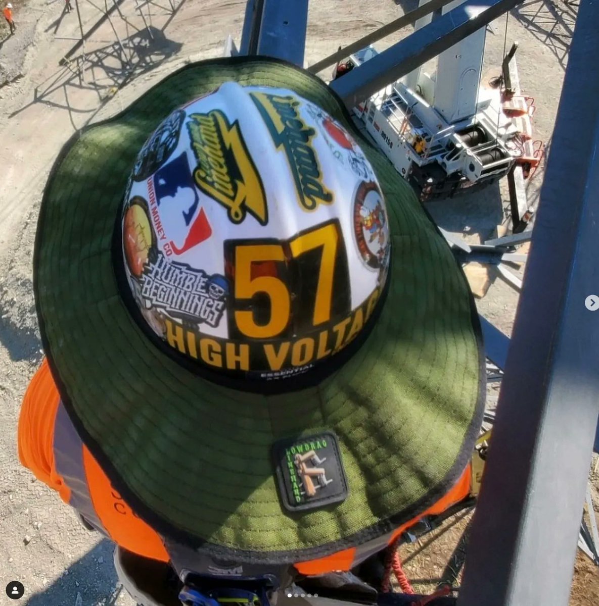 bevins_co's tweet image. repost: @ibew_line_ape2022
~Got My Top Of The Line Sunshade⚡️
#lowdraglinehand #500kv#transmissionlines #latticestructure#highvoltage_industries
#unionlinehand⚡️#mslcatapprentice
Get LineCrew free hard hat stickers here -->> buff.ly/3C102AQ