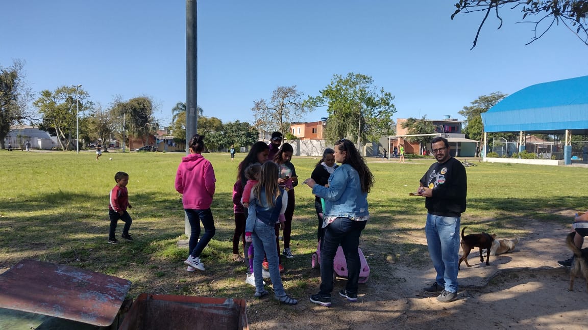 femirandapsol's tweet photo. Dia lindo de sol em Pelotas! Último sábado de campanha 💪 já panfletamos no calçadão pela manhã e agora estamos aqui no Barro Duro. Vai dando aquele nervoso de reta final 😱 bora espalhar o número por tudo: Fe é 50999 Deputada Estadual 📢 https://t.co/eXwrbZbCVj