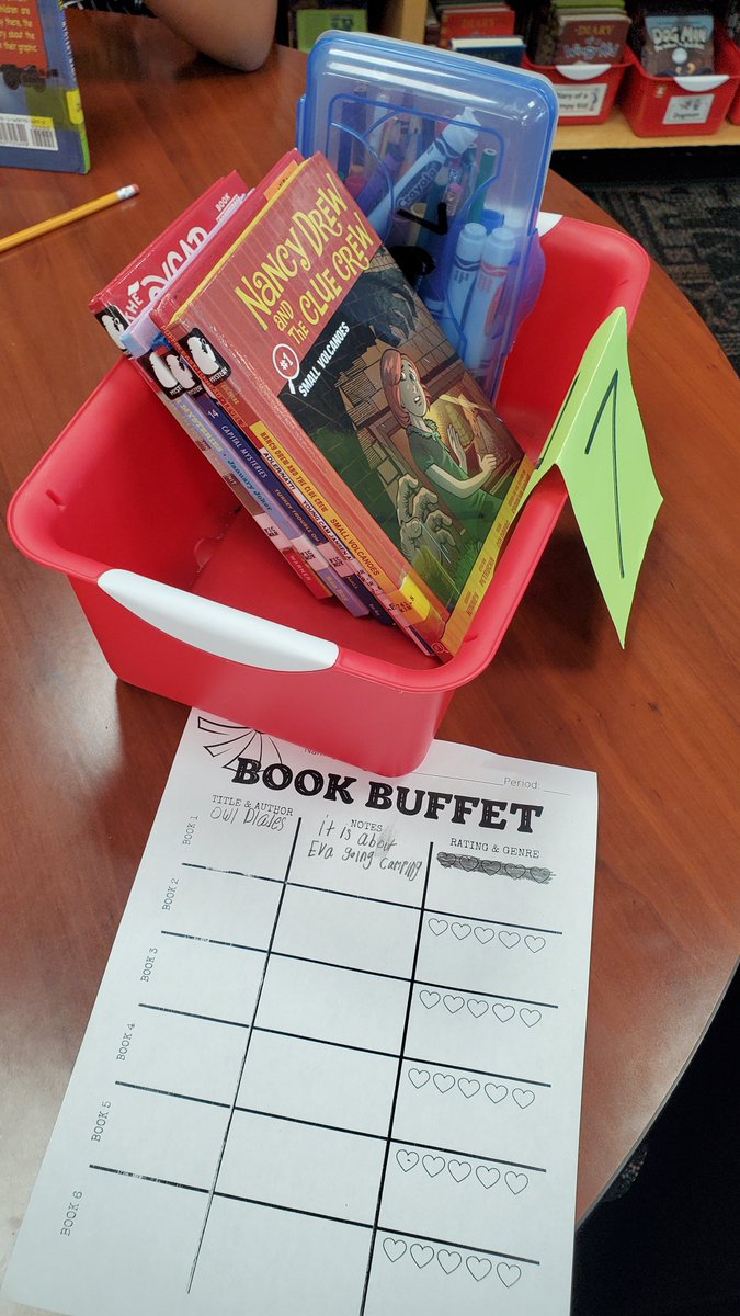 HayesTeachers's tweet photo. Shout out to our librarian Mrs. Brittingham! This week our 3rd and 4th graders got to participate in a Book Buffet! They received a bin of books that had different genres. Students sampled these genres and then got to leave reviews! #RutherfordB #OKCPS @OKCPS https://t.co/oe6Y3wcinT