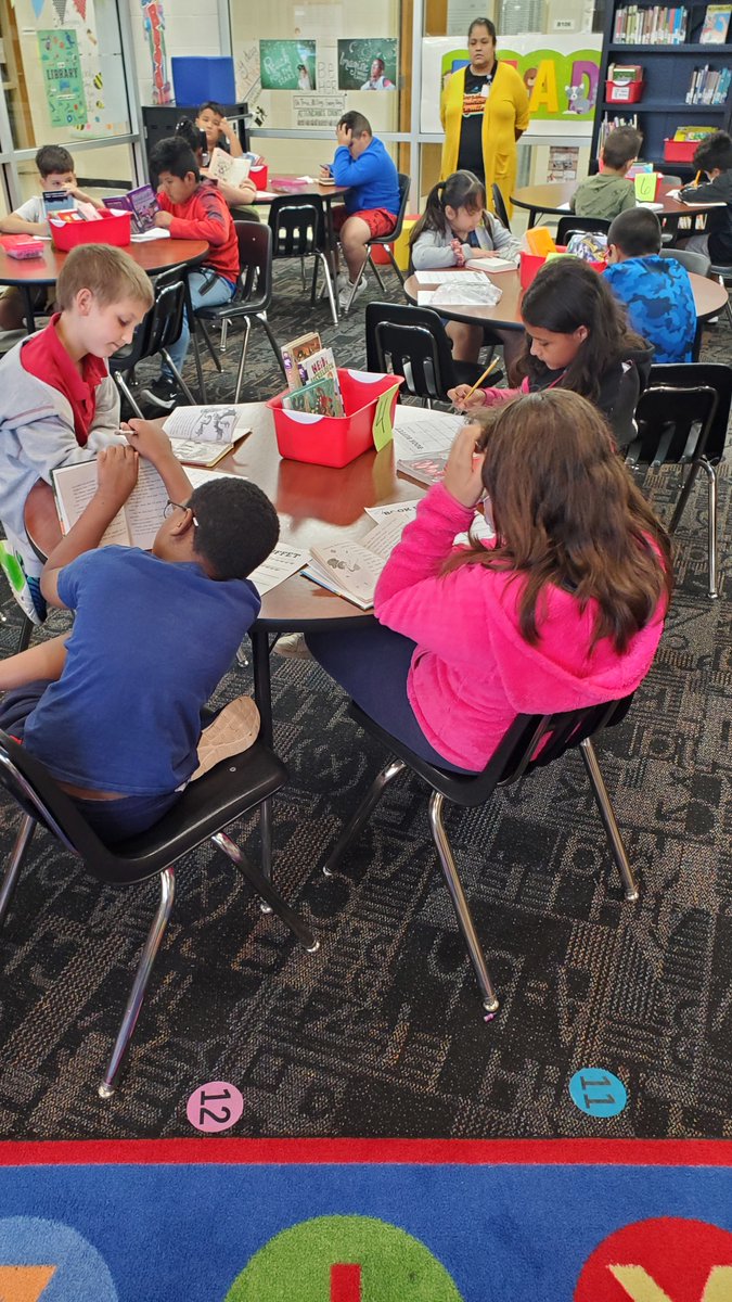 HayesTeachers's tweet photo. Shout out to our librarian Mrs. Brittingham! This week our 3rd and 4th graders got to participate in a Book Buffet! They received a bin of books that had different genres. Students sampled these genres and then got to leave reviews! #RutherfordB #OKCPS @OKCPS https://t.co/oe6Y3wcinT