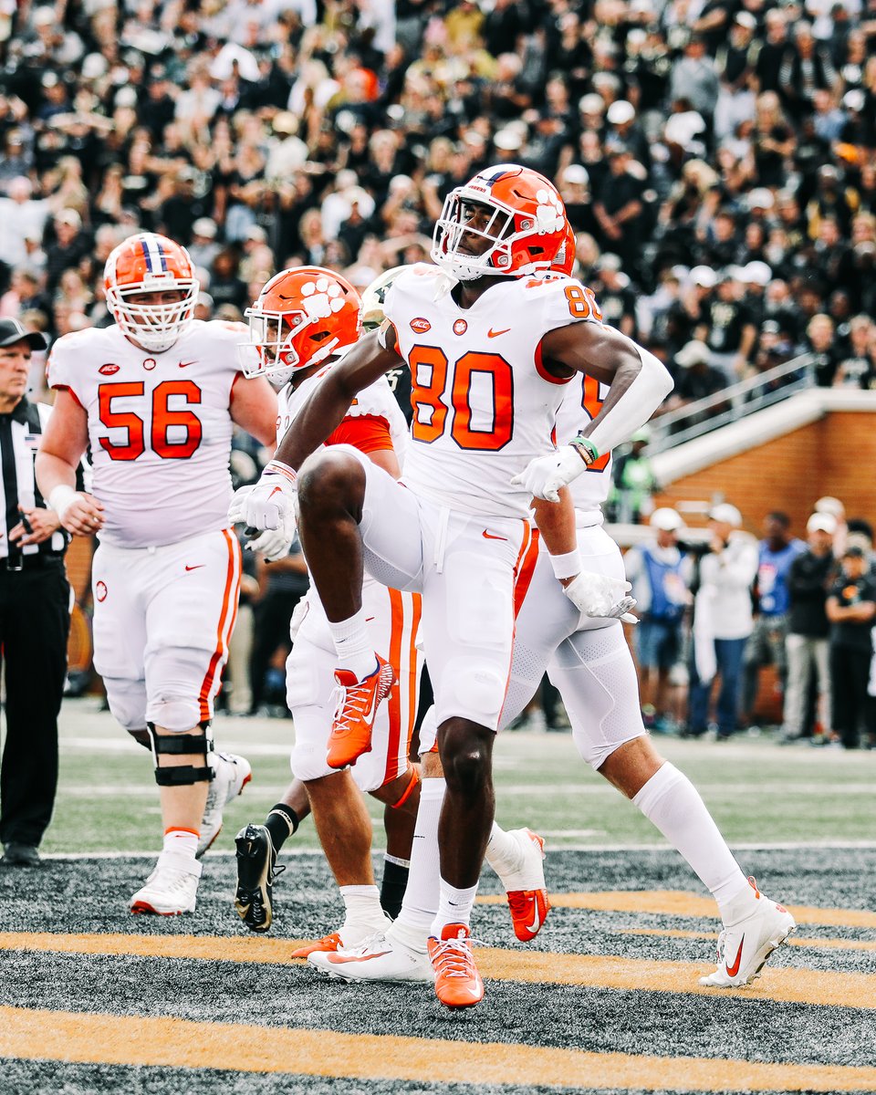 ClemsonFB's tweet photo. IT'S BEAUX TIME! https://t.co/FmdXu8xk4g