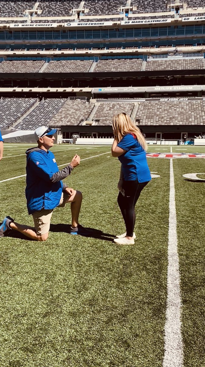 laynger80's tweet photo. Was blessed to be able to get engaged at MetLife stadium on the 50 yard line during our tour. We got lucky and  @GrahamGano was on the field putting in some work at the same time! That man was so locked in it didn’t even phase him. https://t.co/6ADieLw6Ml