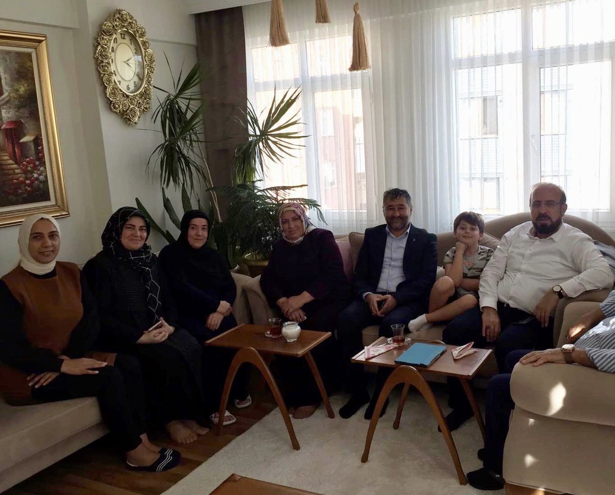 akkadinistanbul's tweet photo. 📍Sultangazi

#YüzYüze100Gün İstanbul'u dinliyoruz.

Milletvekilimiz @satiroglu2018, @ackilic76, @hasanturantr ve @SIRIN_UNAL Sultangazi teşkilatımızla birlikte vatandaşlarımızla buluştu.

Büyük Türkiye idealimiz için gönüllere ulaşmaya devam edeceğiz. https://t.co/mVPz9eNRaU