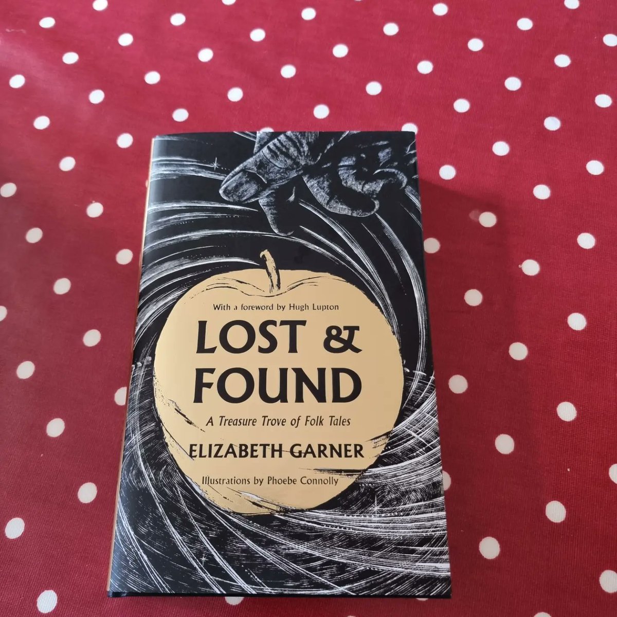 GeorgiaFancett's tweet photo. This stunning book arrived in my bookpost and it's just gorgeous! Lost and Found, by @Lostandfoundst2 is a retelling of classic folktales and is perfect for these Autumn evenings. #unbound #pheobeconnolly https://t.co/jMyrodMXLy