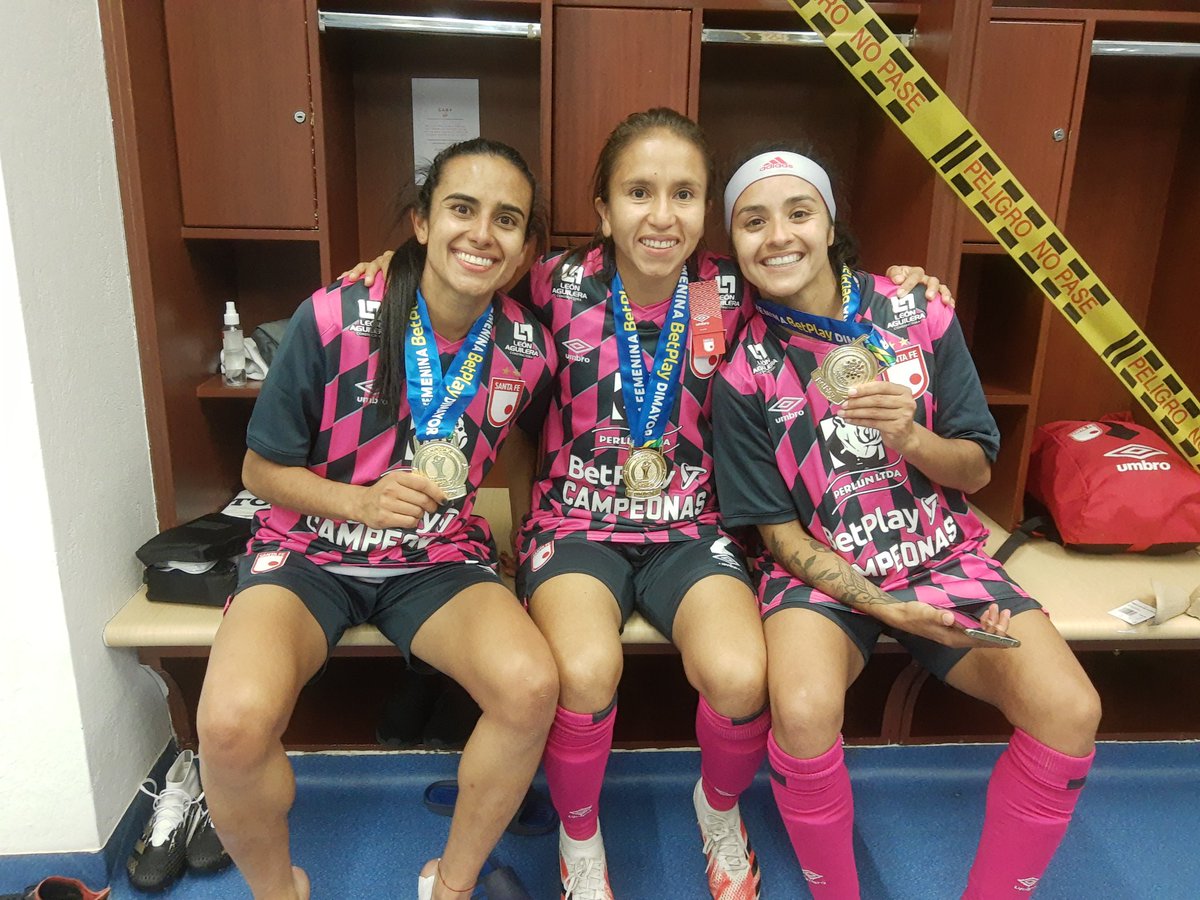 andreaperalta3's tweet photo. Una colombiana muy 🦁 es campeona en en Brasil con @SCCPFutFeminino.  Grande abrazo @LianaSalazar11 
Parabens @arthurelias 🇨🇴🇧🇷 https://t.co/Vrxtp8pwym
