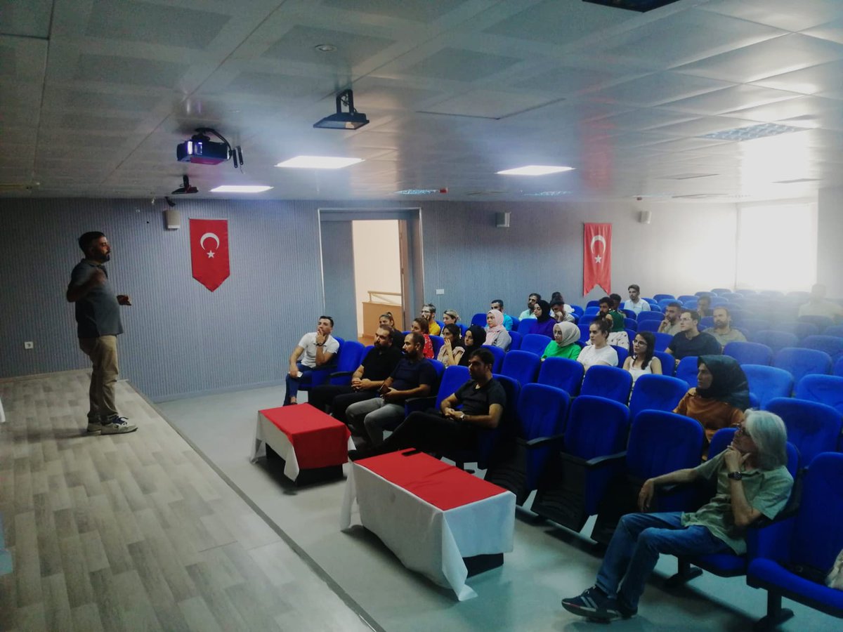 Milli Eğitim Bakanlığı <a href="/mebhbogm/">MEB Hayat Boyu Öğrenme Genel Müdürlüğü</a> başlatılan "Aile Okulu Projesi" kapsamında İlçemizde 76 öğretmenimize eğitim verilmiş olup 600 veli hedefimiz için eğitimler verilmektedir.
<a href="/tcmeb/">Millî Eğitim Bakanlığı</a>
@a_karaaslan69
<a href="/Murat4Kucukali/">Murat Küçükali</a>
<a href="/ekin2107/">ebubekir ekin🇹🇷</a>
<a href="/Diyarbakirmem/">Diyarbakır İl Millî Eğitim Müdürlüğü</a>