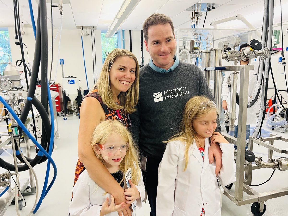 atforgacs's tweet image. Current and former colleagues gathered for an open house and tour of @ModernMeadow HQ with team members explaining every part of the BioF@RM and BioAlloy processes to make remarkable products in #BioMaterials, #BioBeauty and #BioMedical markets.