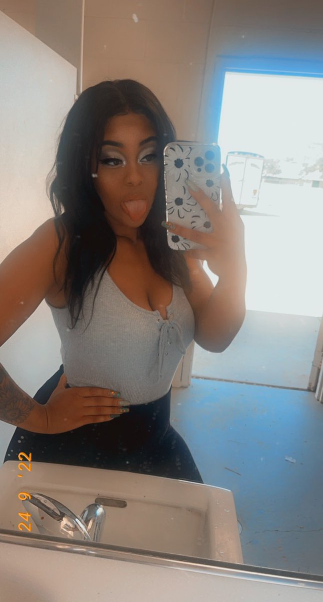 daniellealexia_'s tweet photo. 😝🫶🏽 https://t.co/u4RZtUNOvd