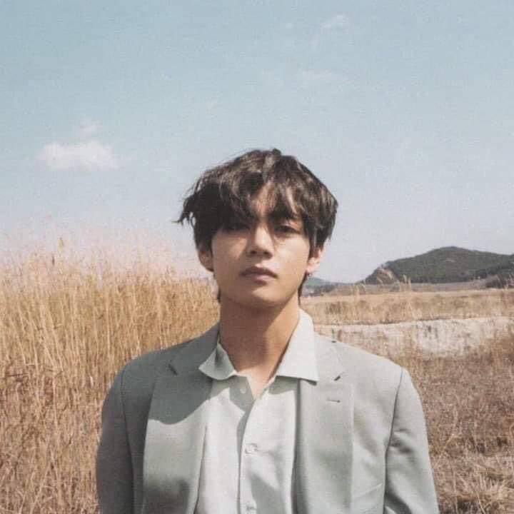 Taemi0710's tweet photo. 🎨 Taehyung como pinturas de Van Gogh; un hilo artístico… https://t.co/wUPb95GvOm