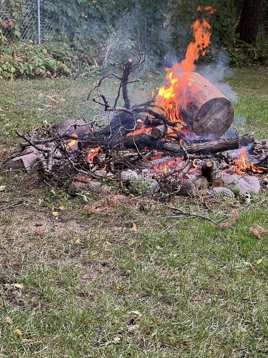 mikefrmrsvle's tweet photo. Just here for people to tell me I don’t build fires correctly. Is it burning? #BigLog https://t.co/2qmNTiKYFK
