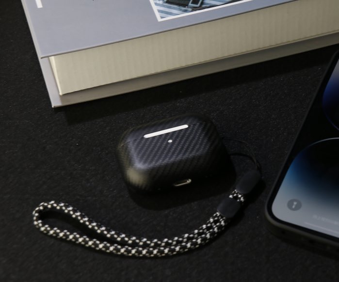 monocarbontech's tweet photo. AirPods Pro 2 carbon fiber case is coming, great case again https://t.co/eGokZgqLY8