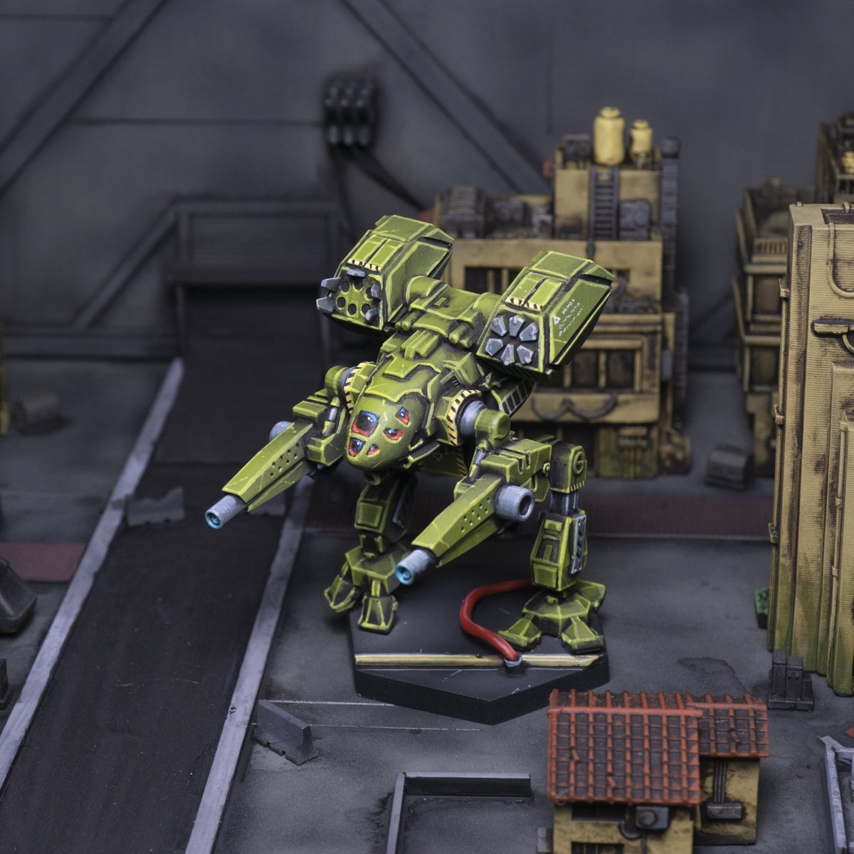 Painted up this Mad Cat MK. IV Yesterday and made him a quick base.

#battletech

#minipainting #miniaturepainting #battletechminiatures #minis #miniatures #scifi