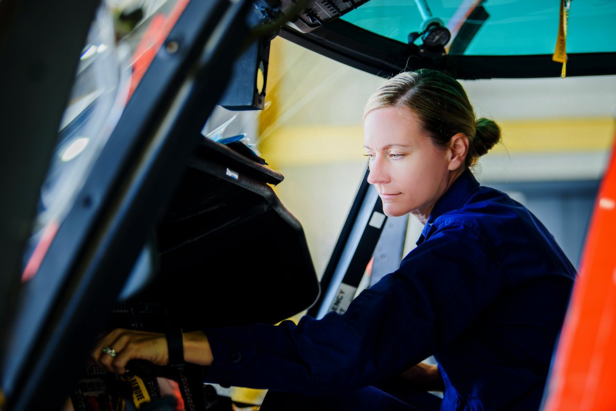 AirbusHeli_usa's tweet photo. .@USCG Captain B. Knutson is a true role model for all the young girls who dream about a career in #aviation. On behalf of #Airbus, R. Tremain presented Knutson with the Lifetime Achievement Award, recognizing her heroic accomplishments in the H-65 series #helicopter. #GIAD22 https://t.co/mrZi9iT4kW