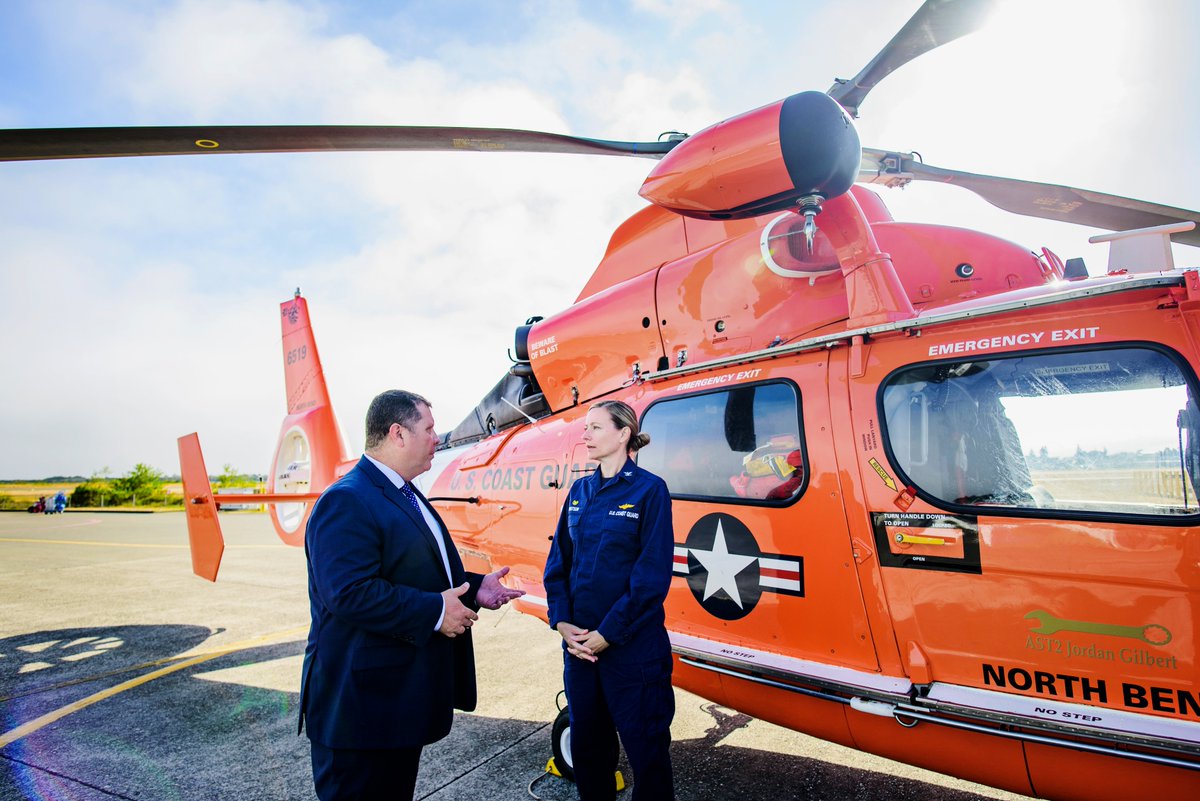 AirbusHeli_usa's tweet photo. .@USCG Captain B. Knutson is a true role model for all the young girls who dream about a career in #aviation. On behalf of #Airbus, R. Tremain presented Knutson with the Lifetime Achievement Award, recognizing her heroic accomplishments in the H-65 series #helicopter. #GIAD22 https://t.co/mrZi9iT4kW