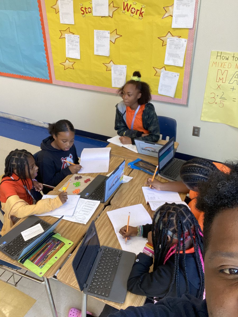 richard74735356's tweet photo. Long Division with Skittles! #PUSH @JLIAPRIDE @JLewisInvictus @JGraves_Math https://t.co/7wNRawStOV