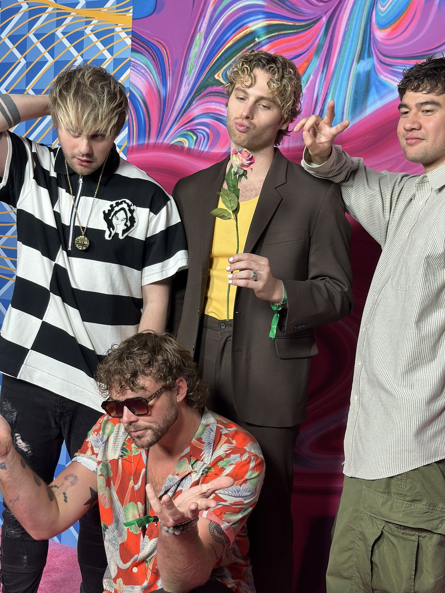iHeartRadio's tweet photo. Just gonna leave this here…you’re welcome 😘 @5SOS 

#iHeartDayStage2022 #FamousForiHeart @FamousFootwear https://t.co/OdBli4yMGv