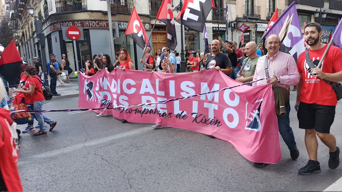 Seis sindicalistas de CNT condenadas a tres años y medio de cárcel por las concentraciones realizadas delante de la Pastelería Suiza de Gijón para señalar un conflicto laboral.

#SindicalismoNoEsDelito