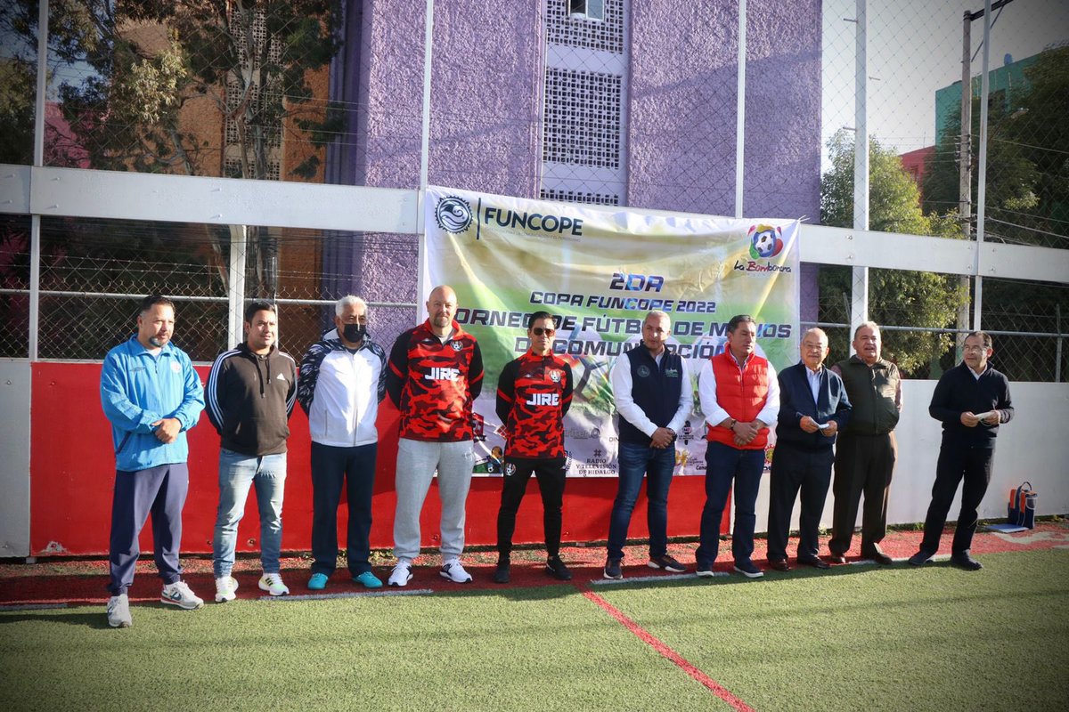 AlexGalvezQ's tweet photo. ⚽️ Hoy inauguramos el torneo de fútbol medios de comunicación #CopaFuncope con la participación de 13 equipos. Gracias patrocinadores @sergiobanosr @AtleticoPachuca @JornadaHidalgo @Quadratin_Hgo x apoyar la actividad organizada x Fundación para la Comunicación y el Periodismo. https://t.co/GQ7S48JmPm