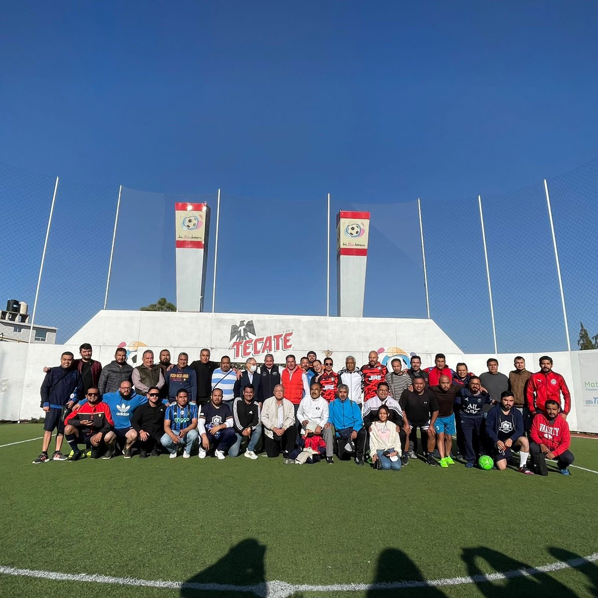 AlexGalvezQ's tweet photo. ⚽️ Hoy inauguramos el torneo de fútbol medios de comunicación #CopaFuncope con la participación de 13 equipos. Gracias patrocinadores @sergiobanosr @AtleticoPachuca @JornadaHidalgo @Quadratin_Hgo x apoyar la actividad organizada x Fundación para la Comunicación y el Periodismo. https://t.co/GQ7S48JmPm