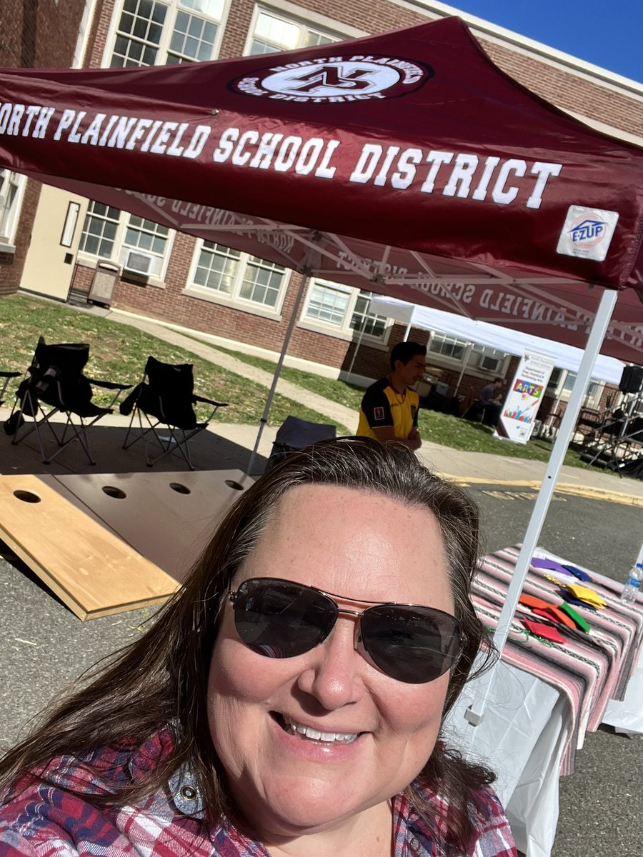 _Holly_Friedman's tweet photo. Having fun at the Somerset corn-hole tent at my first North Plainfield Fall Fest! https://t.co/39Aj9whpz3