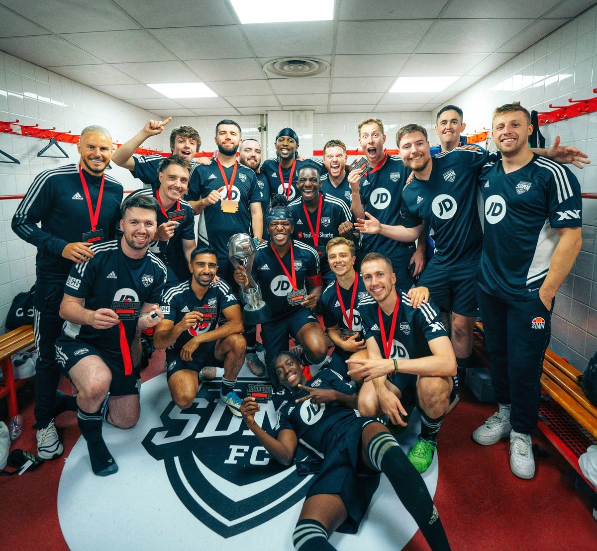 YTBoxRec's tweet photo. ✅ Over £1 million raised for charity with 2.6 Millions peak concurrent viewers on Youtube 💯

Congrats to the @Sidemen and all creators who took part of today's #SidemenCharityMatch .. proud of you all 👏❤ https://t.co/nd8dFrLp5G