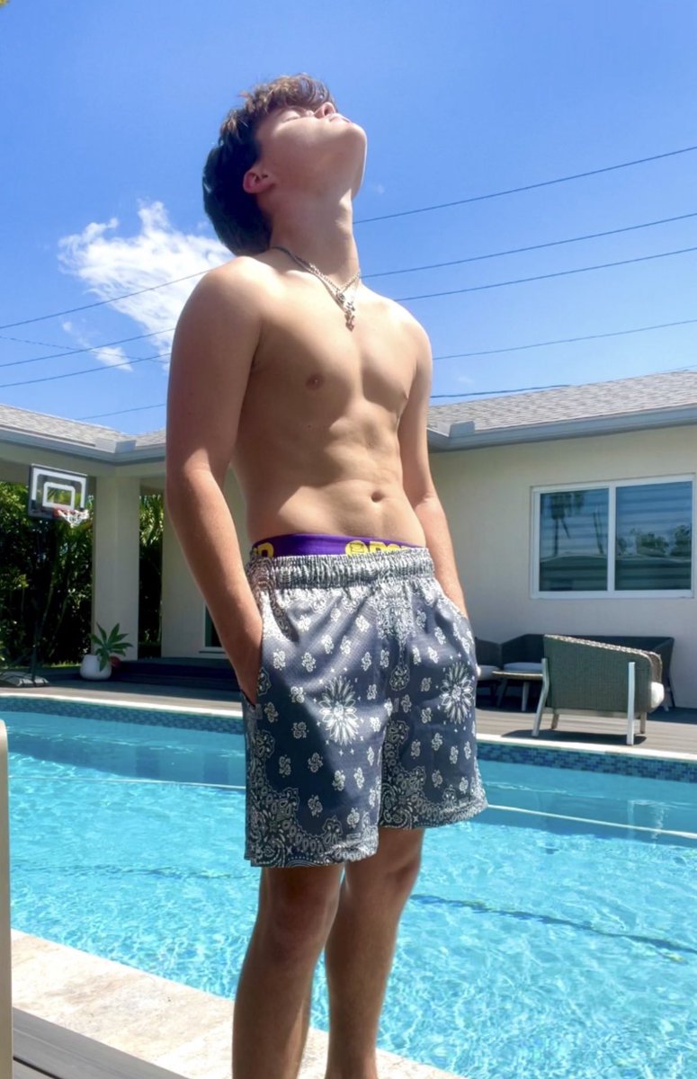 Jackexclusivex's tweet photo. Me thinking of all the 0F content I just made by the pool🤤 retweet this and lmk when done for a surprise👀 https://t.co/McXF8qC8bL