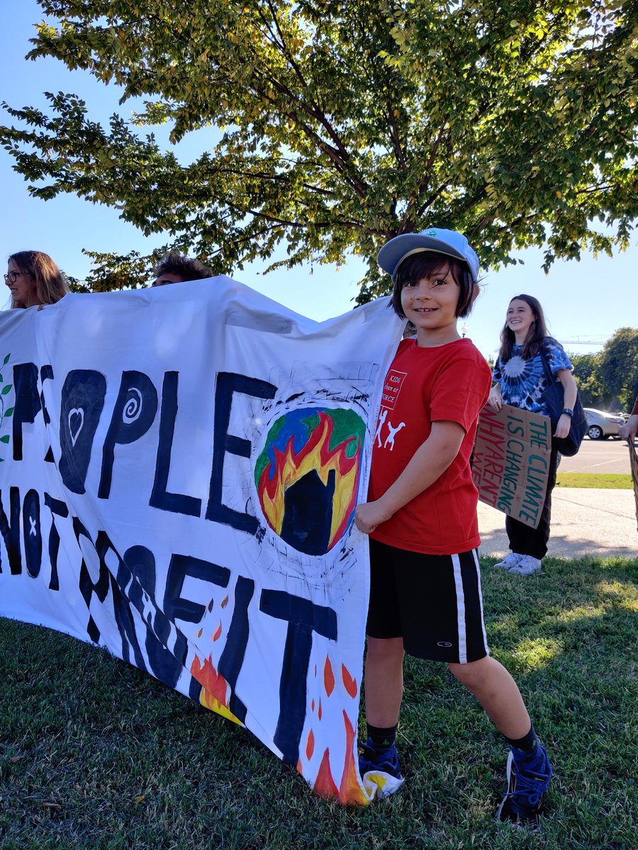 fffus_kids's tweet photo. ✨ GLOBAL CLIMATE STRIKE STARS ✨
From organizing their own actions to taking to the streets with other actions, these #FFFKids were stellar yesterday 🕺🏾
#PeopleNotProfit #tinystrikers #ClimateAction https://t.co/DqtWUgke4b
