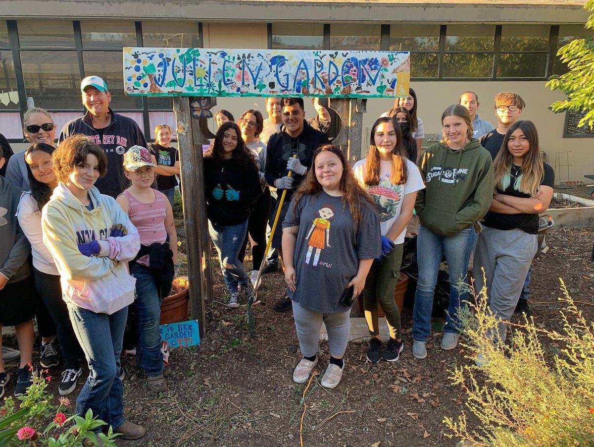 TUSDFarm's tweet photo. Thank you to the Pitman &amp; Turlock FFA members that went out to Julien garden this morning to help clean it up and prep for fall plantings!! https://t.co/eF7YweUp1S