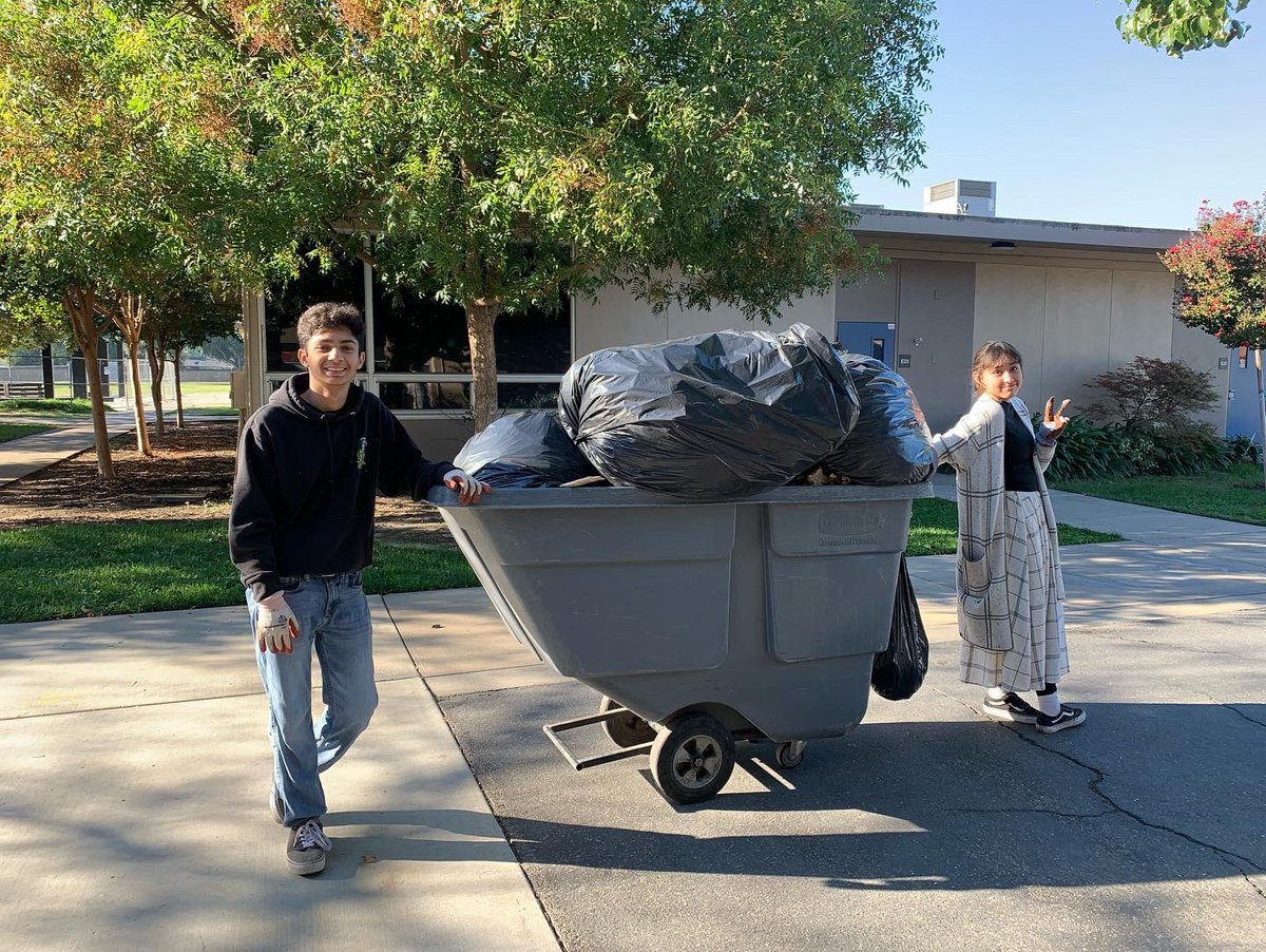 TUSDFarm's tweet photo. Thank you to the Pitman &amp; Turlock FFA members that went out to Julien garden this morning to help clean it up and prep for fall plantings!! https://t.co/eF7YweUp1S