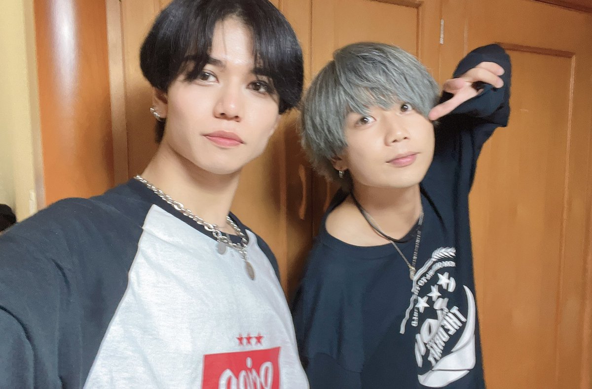 koki_make's tweet photo. 今日はOUTPARTY inOKINAWA
3部まで沢山お越し頂きありがとうでした！！初の沖縄遠征でドキドキしていたけどとても楽しかった！！
本当に最高だった！！水色振ってくれてありがとうね😭沢山書きたいことはありますが一先ず衣装を📷
最高の時間を共に過ごしてくれてありがとう！！！！

#OUTPARTY  #沖縄 https://t.co/ZppGK9TTnt