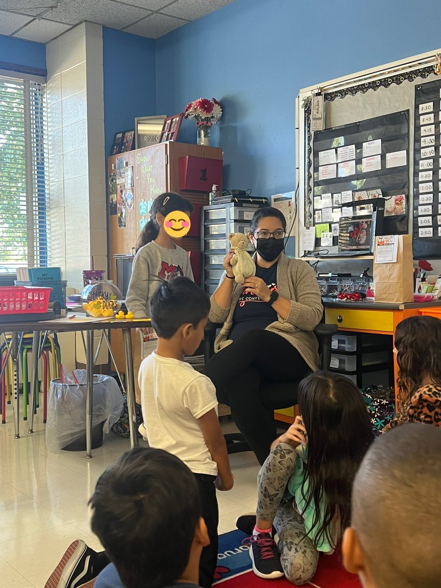 StadleyRough's tweet photo. Mrs. Franco's #STRThirdGraders invited Mrs. Calabrese to join them to hear student's present object that represent who they are and bring her own "About Me" bag of items! #STRcares #STRlearns 💙🐎 #TogetherIsBetter https://t.co/IJjvjmAUU7