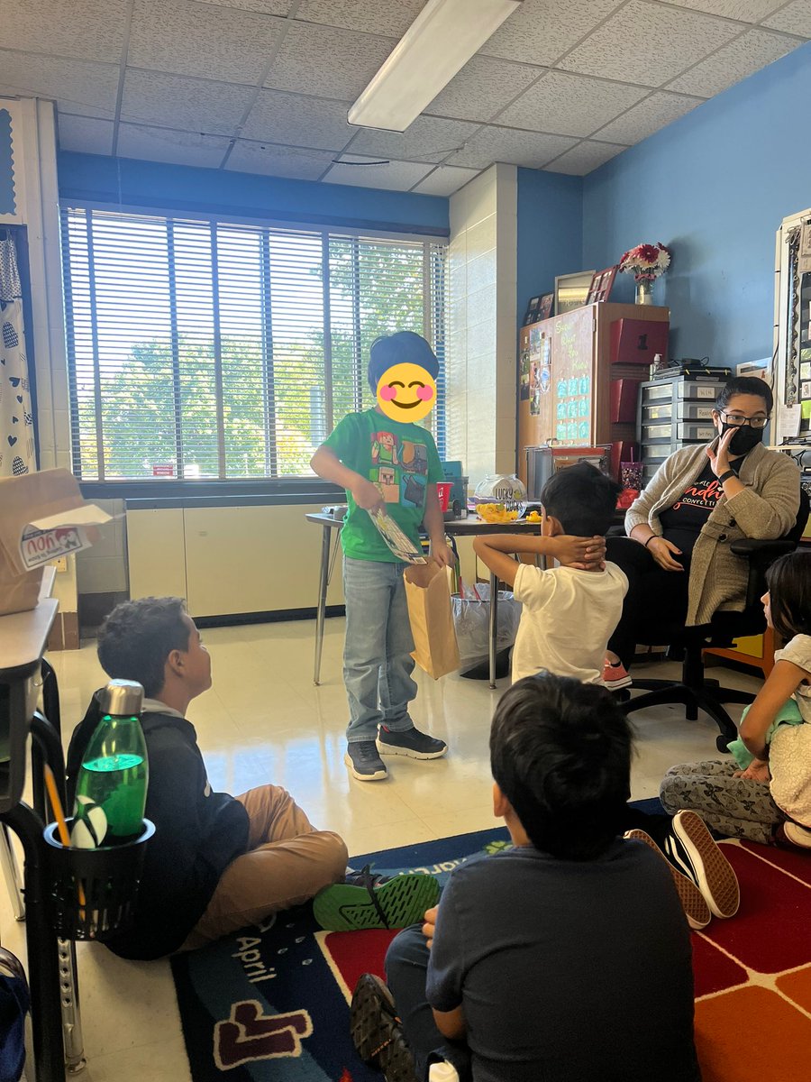 StadleyRough's tweet photo. Mrs. Franco's #STRThirdGraders invited Mrs. Calabrese to join them to hear student's present object that represent who they are and bring her own "About Me" bag of items! #STRcares #STRlearns 💙🐎 #TogetherIsBetter https://t.co/IJjvjmAUU7