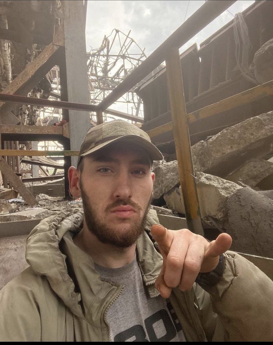 sweetpeaua's tweet photo. Прошу вашого ретвіту!
Мій однокласник, батько маленької донечки та відважний захисник Маріуполя з полку «Азов» досі перебуває у полоні. Він був поранений у Оленівці, але його не обміняли. Він не був медійним, але, як і всі захисники, він є героєм, який має повернутись додому! https://t.co/Vmg6FDjAbm