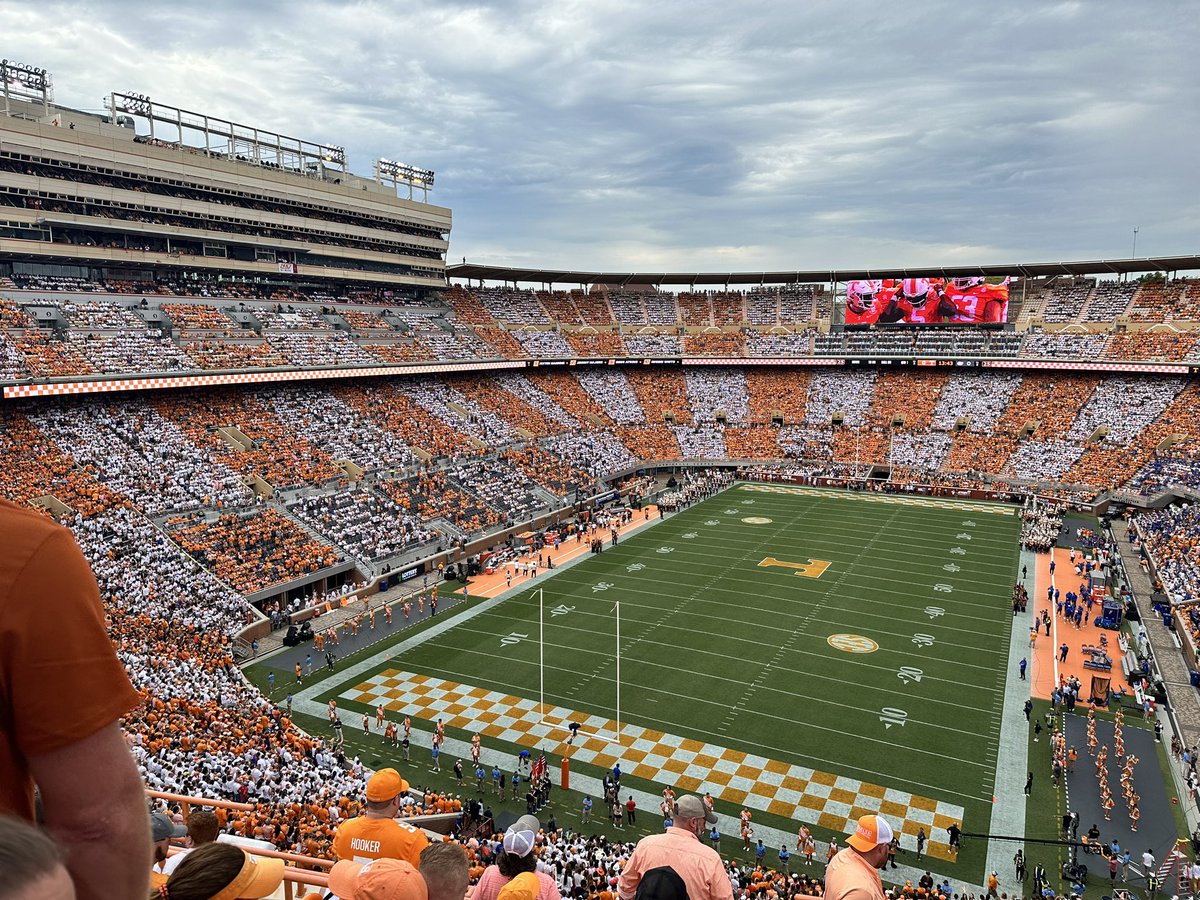 BarstoolTenn's tweet photo. Couldn’t imagine my favorite team playing in any other stadium in America https://t.co/0WhZMikz5W